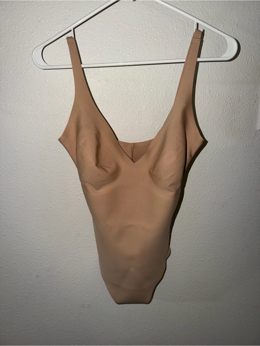 SKIMS Sculpting Bodysuit in Clay NWT
